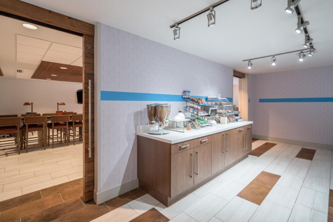 Holiday Inn Express Radcliff Fort Knox By Ihg Bagian luar foto